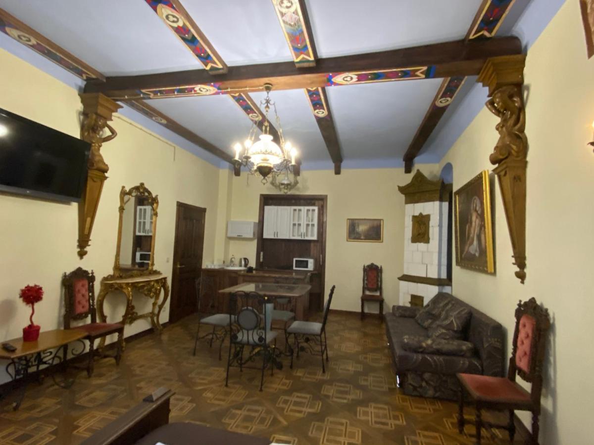 Апартаменти Королівські На Вулиці Лесі Українки 19 Leópolis Exterior foto