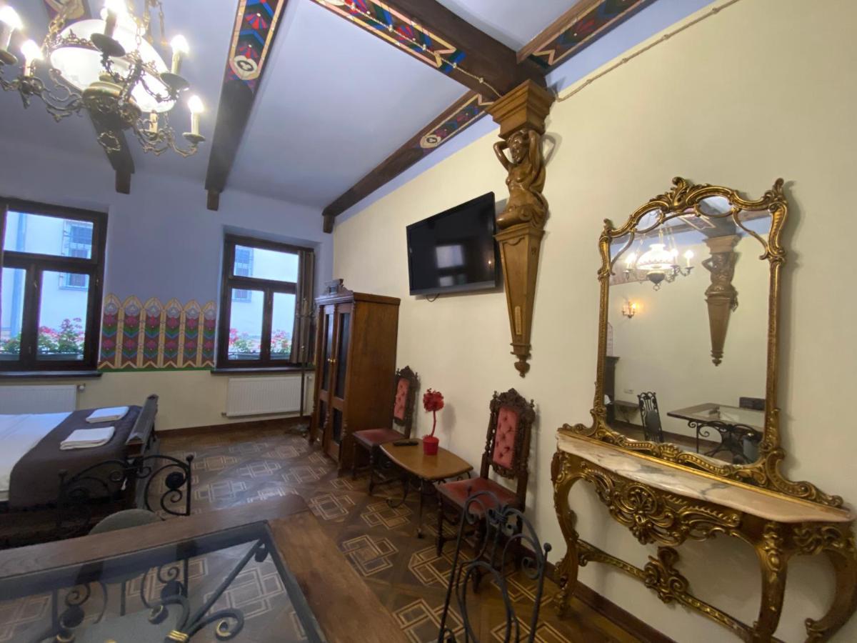 Апартаменти Королівські На Вулиці Лесі Українки 19 Leópolis Exterior foto