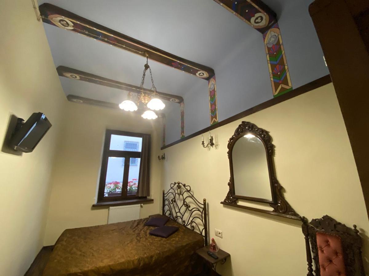 Апартаменти Королівські На Вулиці Лесі Українки 19 Leópolis Exterior foto