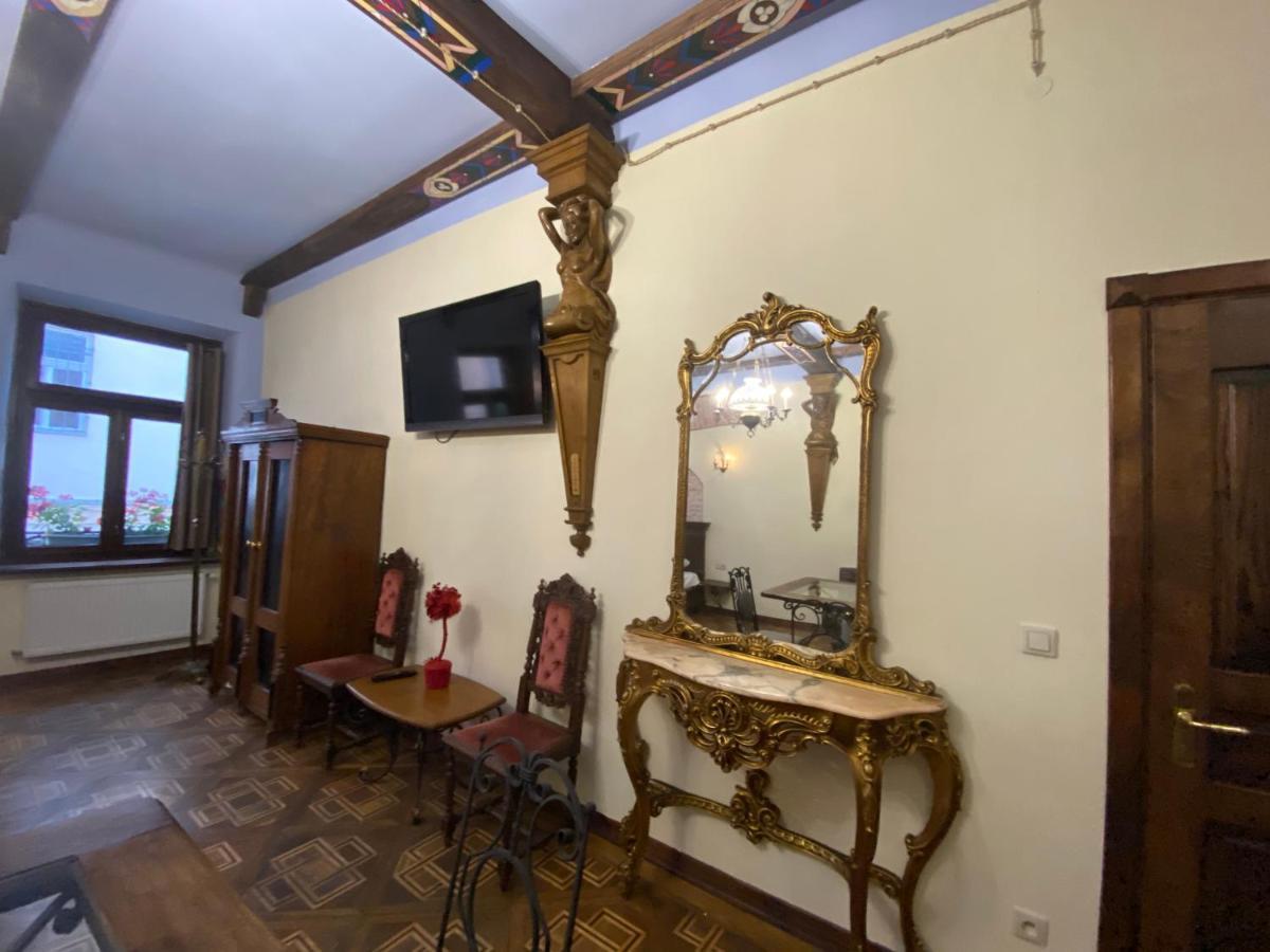 Апартаменти Королівські На Вулиці Лесі Українки 19 Leópolis Exterior foto